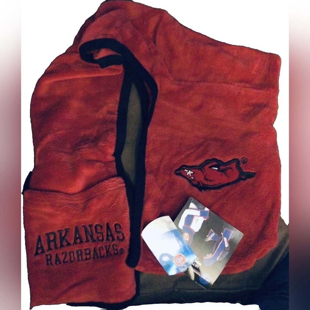NCAA Arkansa Razorbacks Ultra Fleece Hoodie Scarf W/ Pockets New with Tag